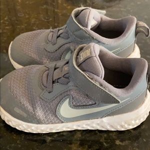 Toddler boy gray Nike sneakers, size 8